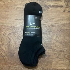 Nike socks. Men 12-15 pack of 3